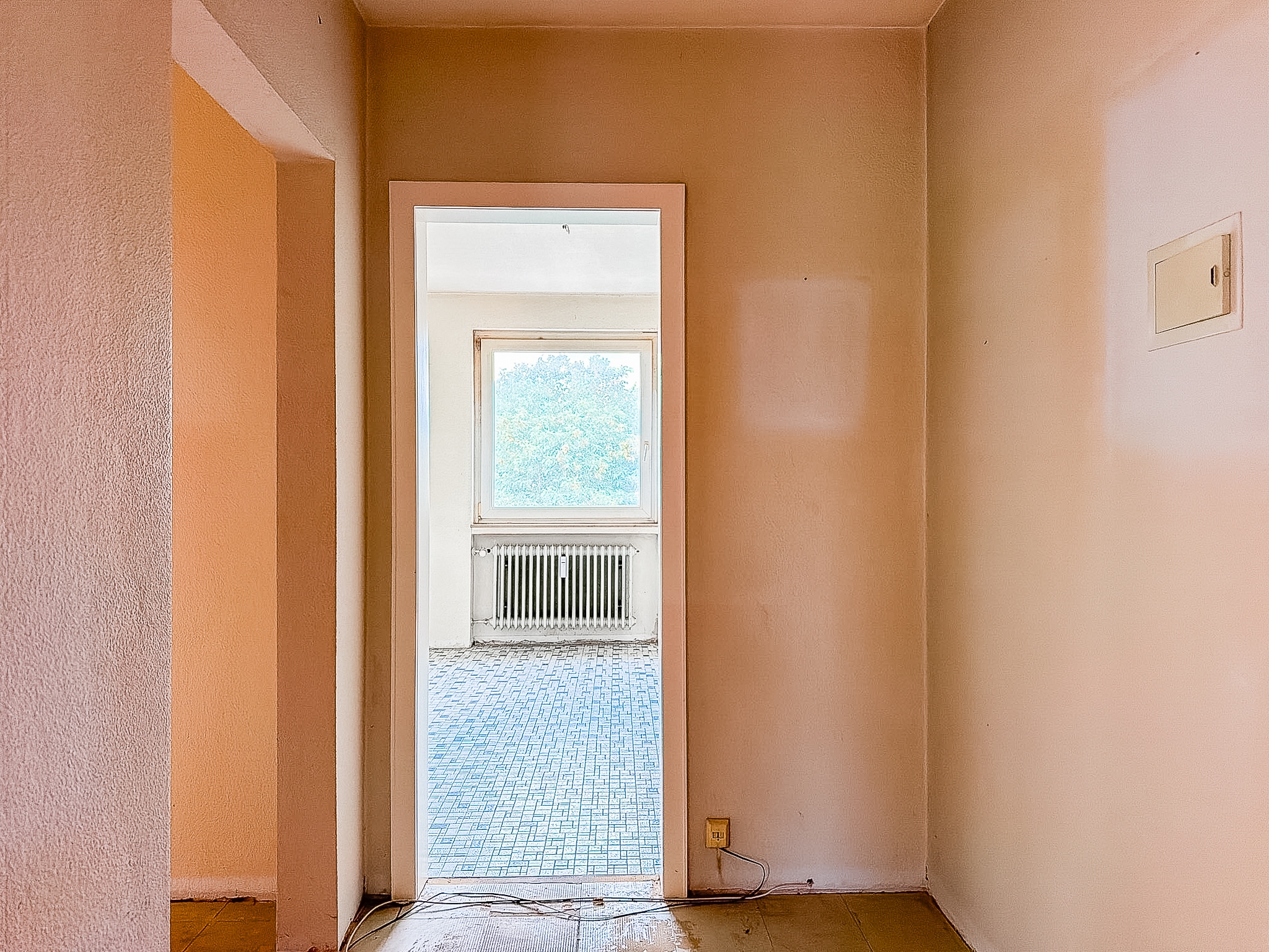 Gestaltungspotenzial im 3. Obergeschoss – 2 Zimmer mit Loggia und Garage - Ansicht