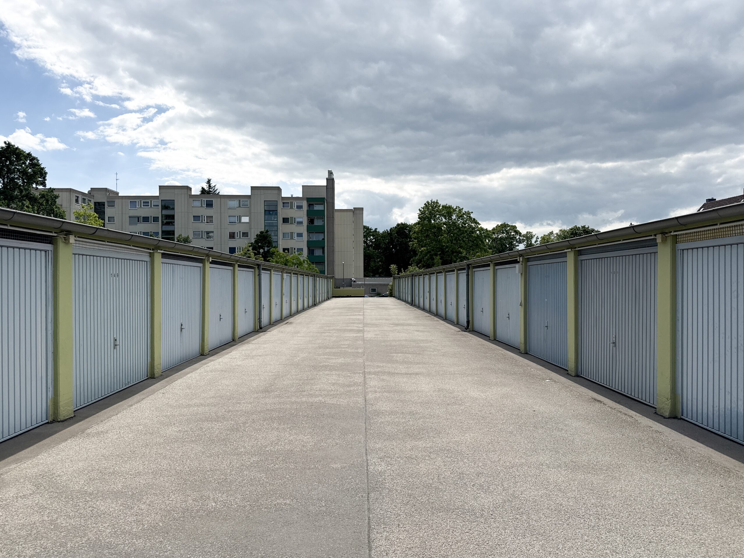 Vermietete Eigentumswohnung mit Loggia und Garage in gepflegter Wohnanlage - Ansicht