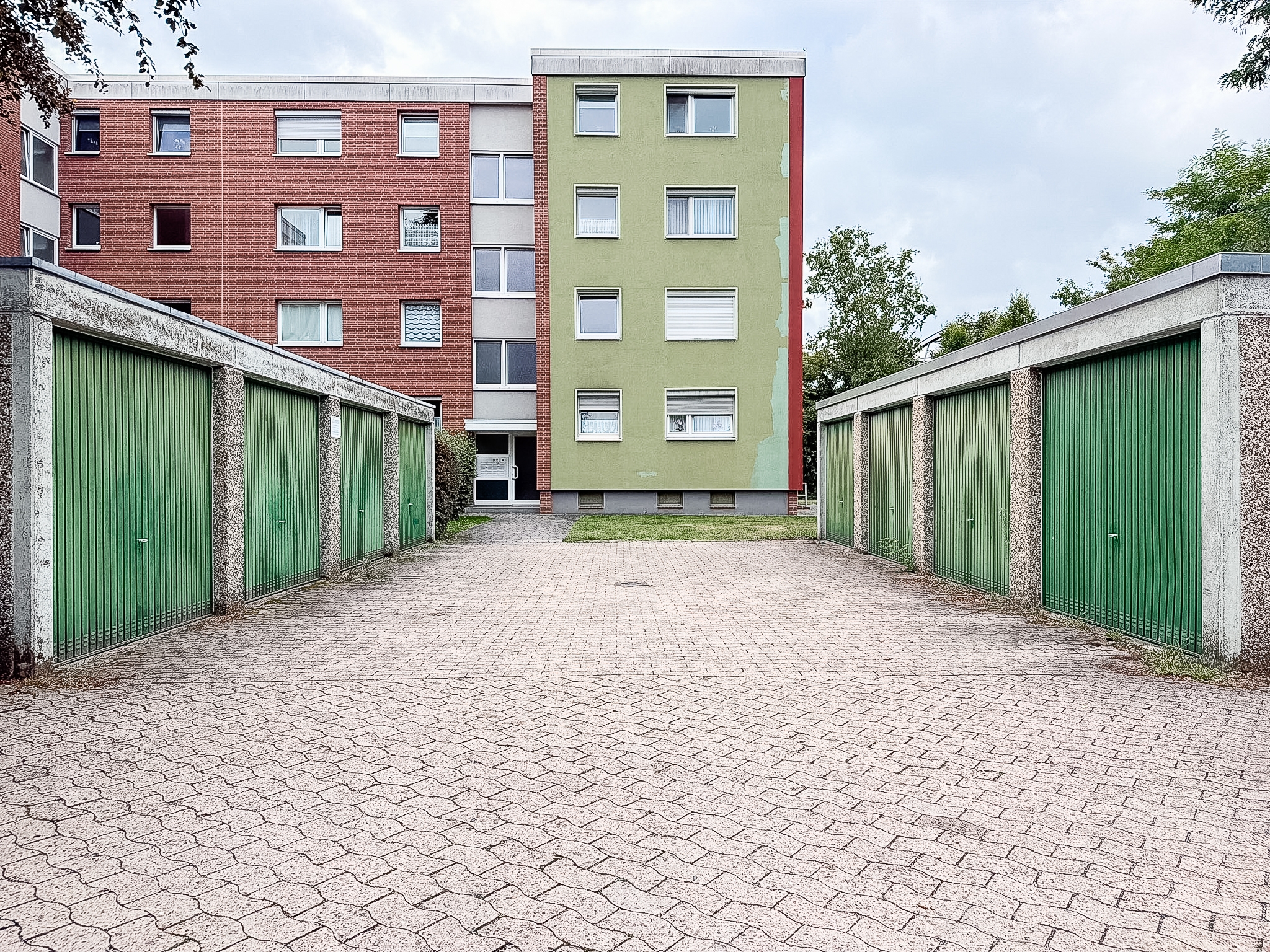 Gestaltungspotenzial im 3. Obergeschoss – 2 Zimmer mit Loggia und Garage - Ansicht