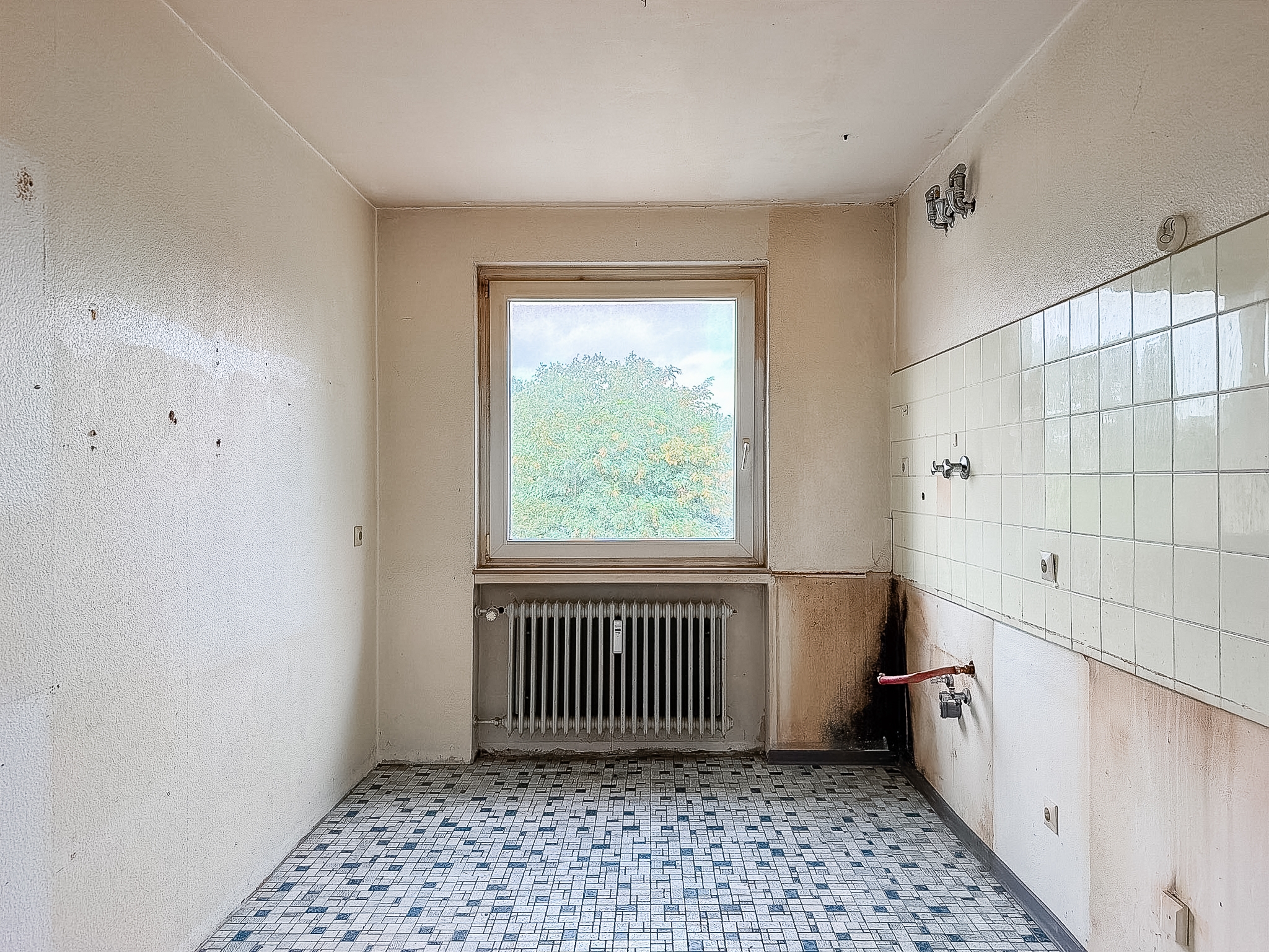 Gestaltungspotenzial im 3. Obergeschoss – 2 Zimmer mit Loggia und Garage - Ansicht