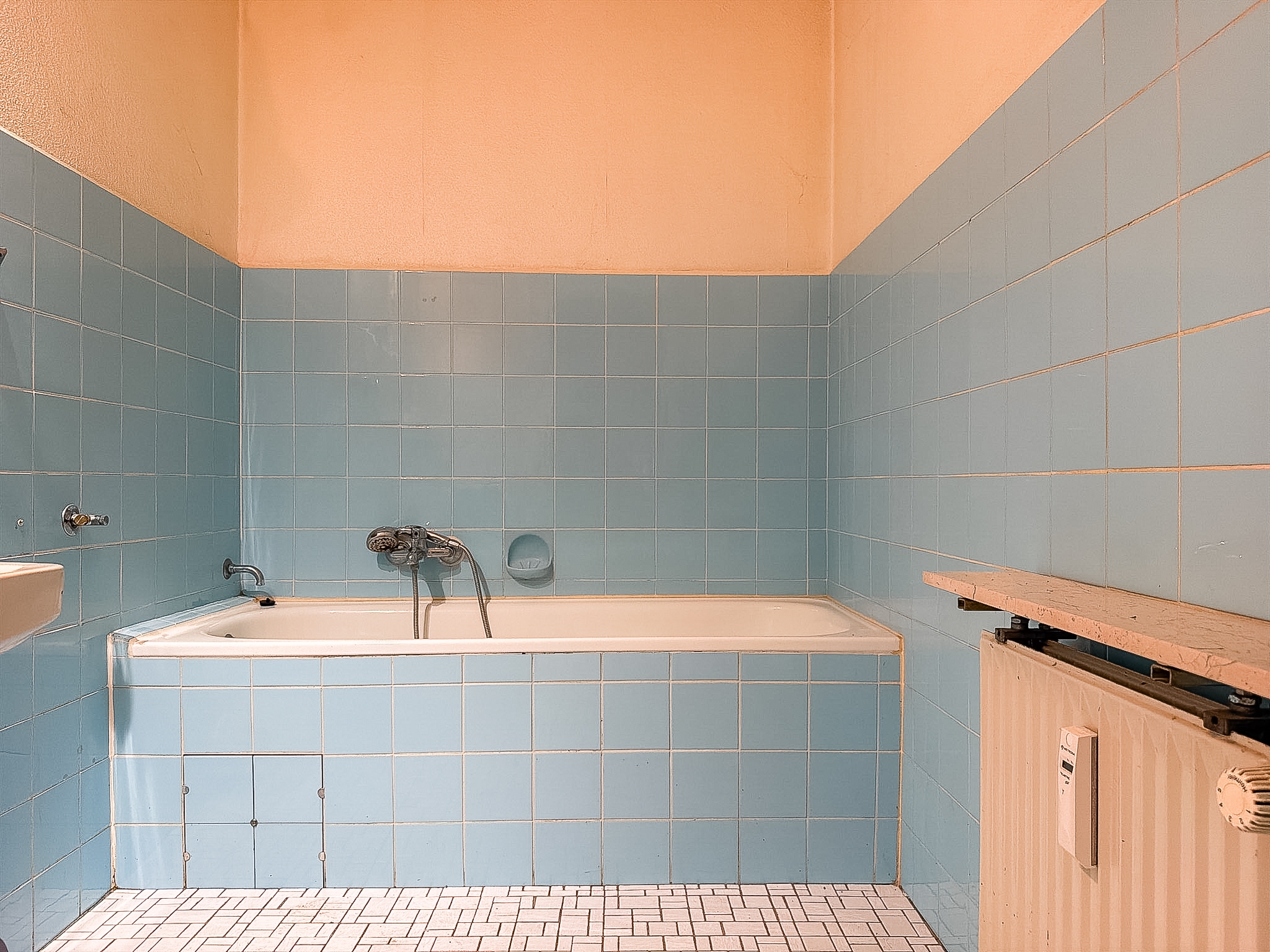 Gestaltungspotenzial im 3. Obergeschoss – 2 Zimmer mit Loggia und Garage - Ansicht