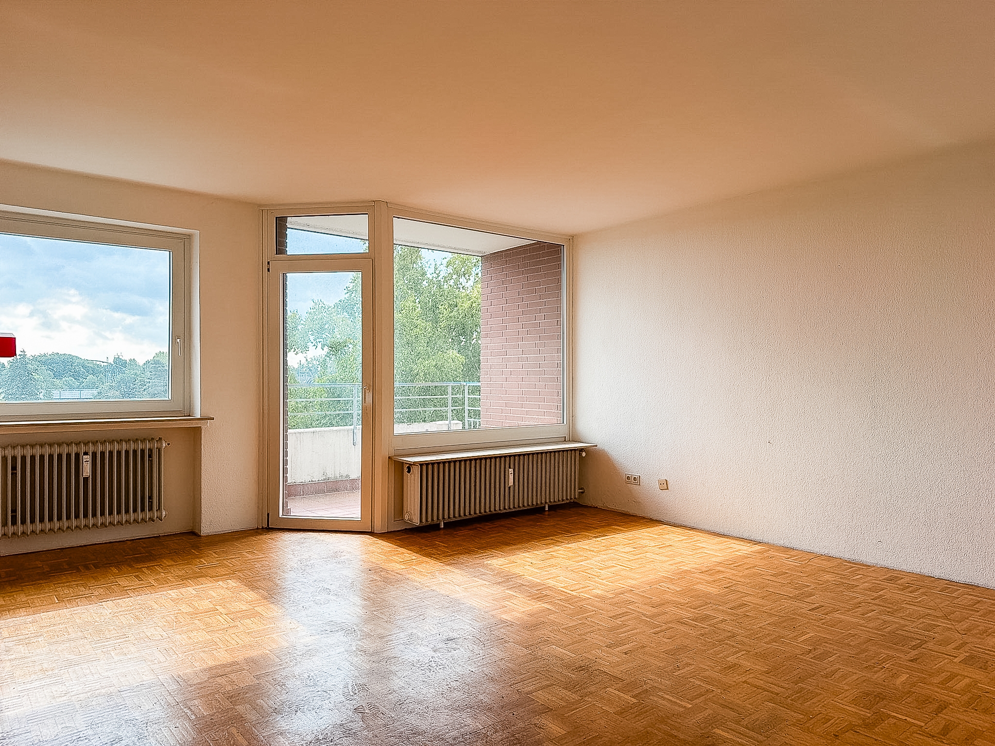 Gestaltungspotenzial im 3. Obergeschoss – 2 Zimmer mit Loggia und Garage - Ansicht