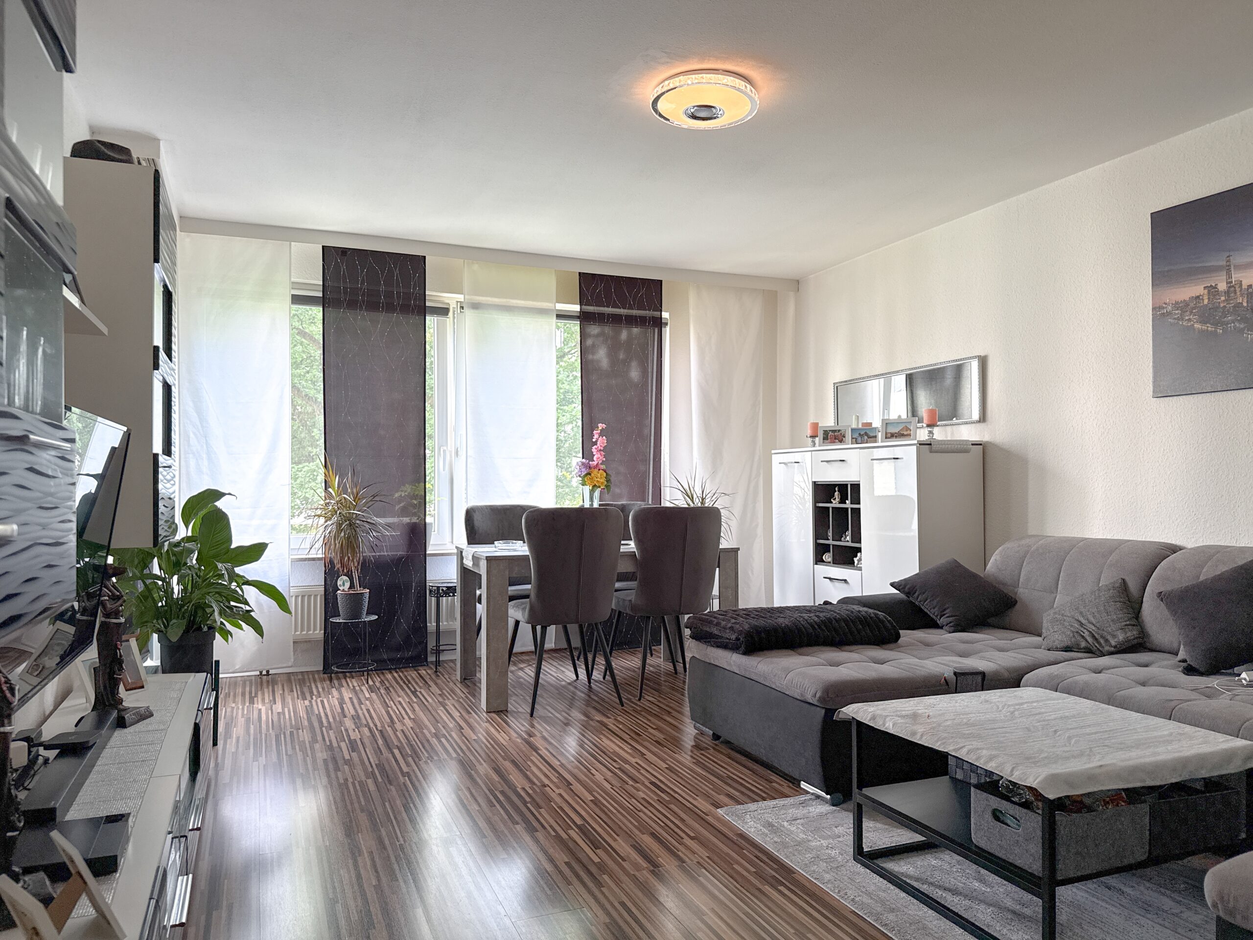 Vermietete Eigentumswohnung mit Loggia und Garage in gepflegter Wohnanlage - Ansicht