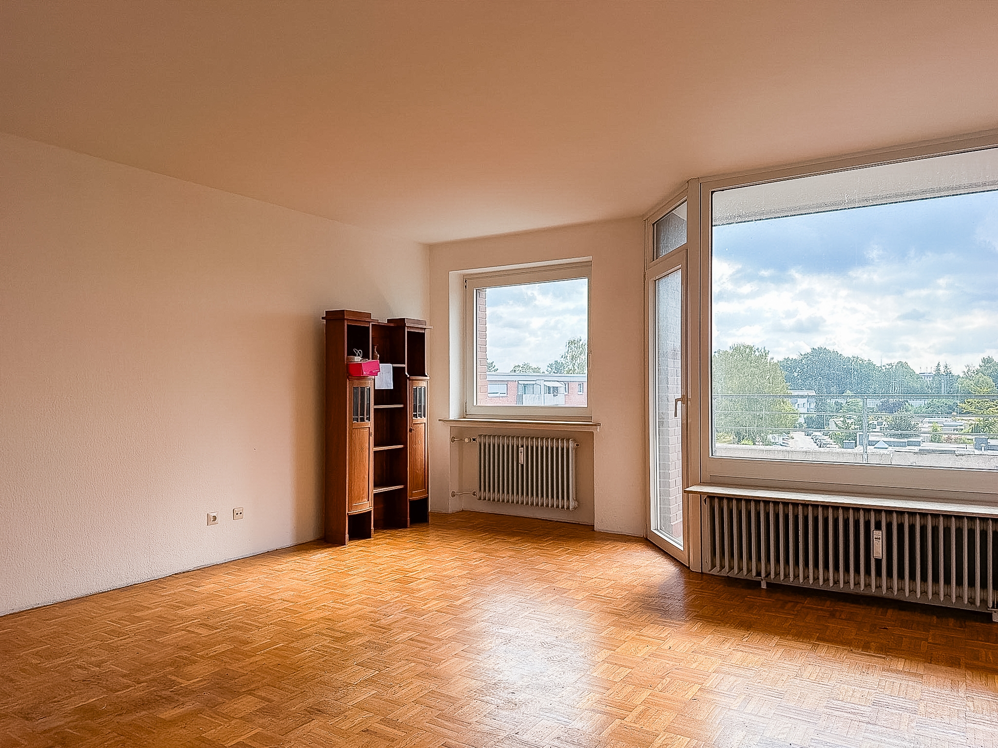 Gestaltungspotenzial im 3. Obergeschoss – 2 Zimmer mit Loggia und Garage - Ansicht