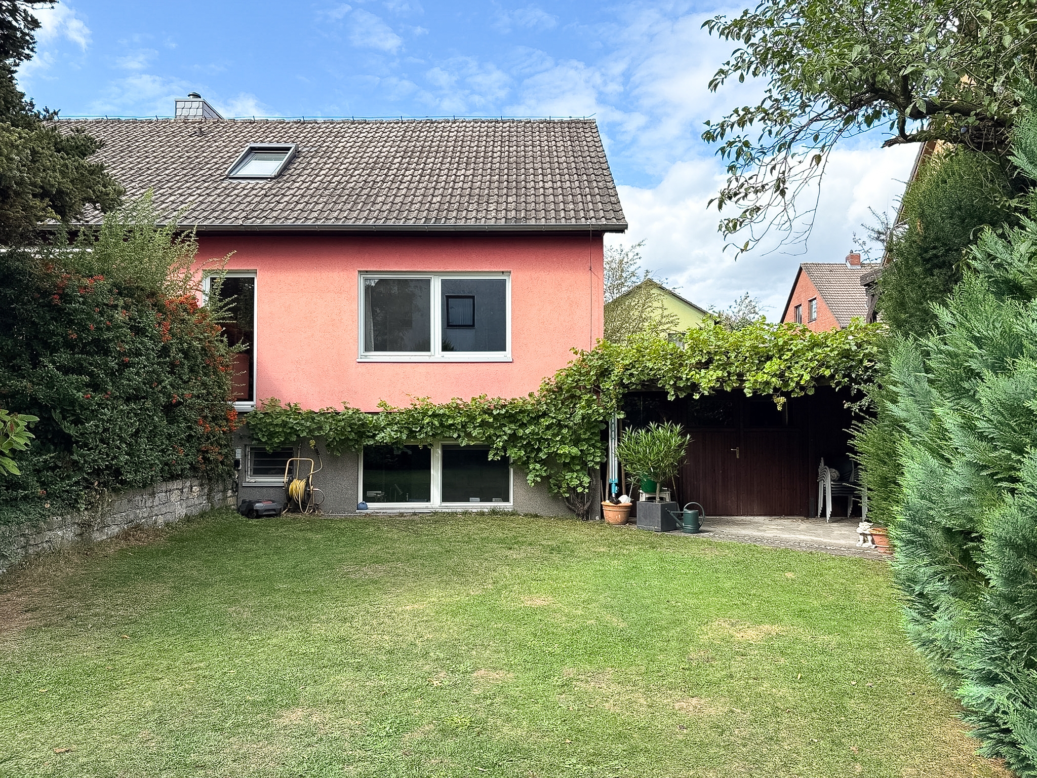Viel Raum für Ihre Wohnideen – freistehendes Einfamilienhaus in grüner Lage - Ansicht