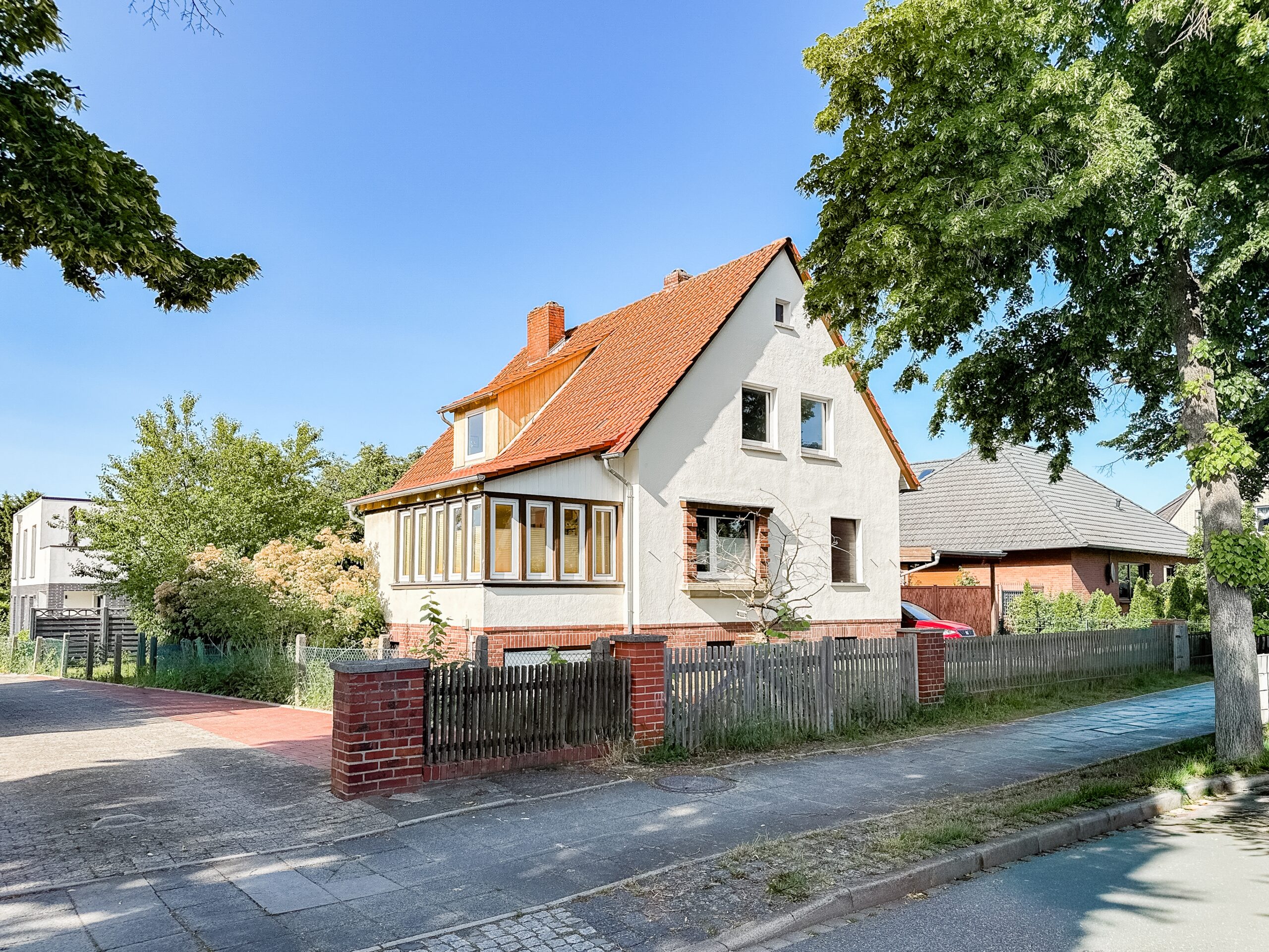 Zweiparteienhaus mit Entwicklungspotenzial – Eigennutzung, Vermietung oder Neubau - Ansicht
