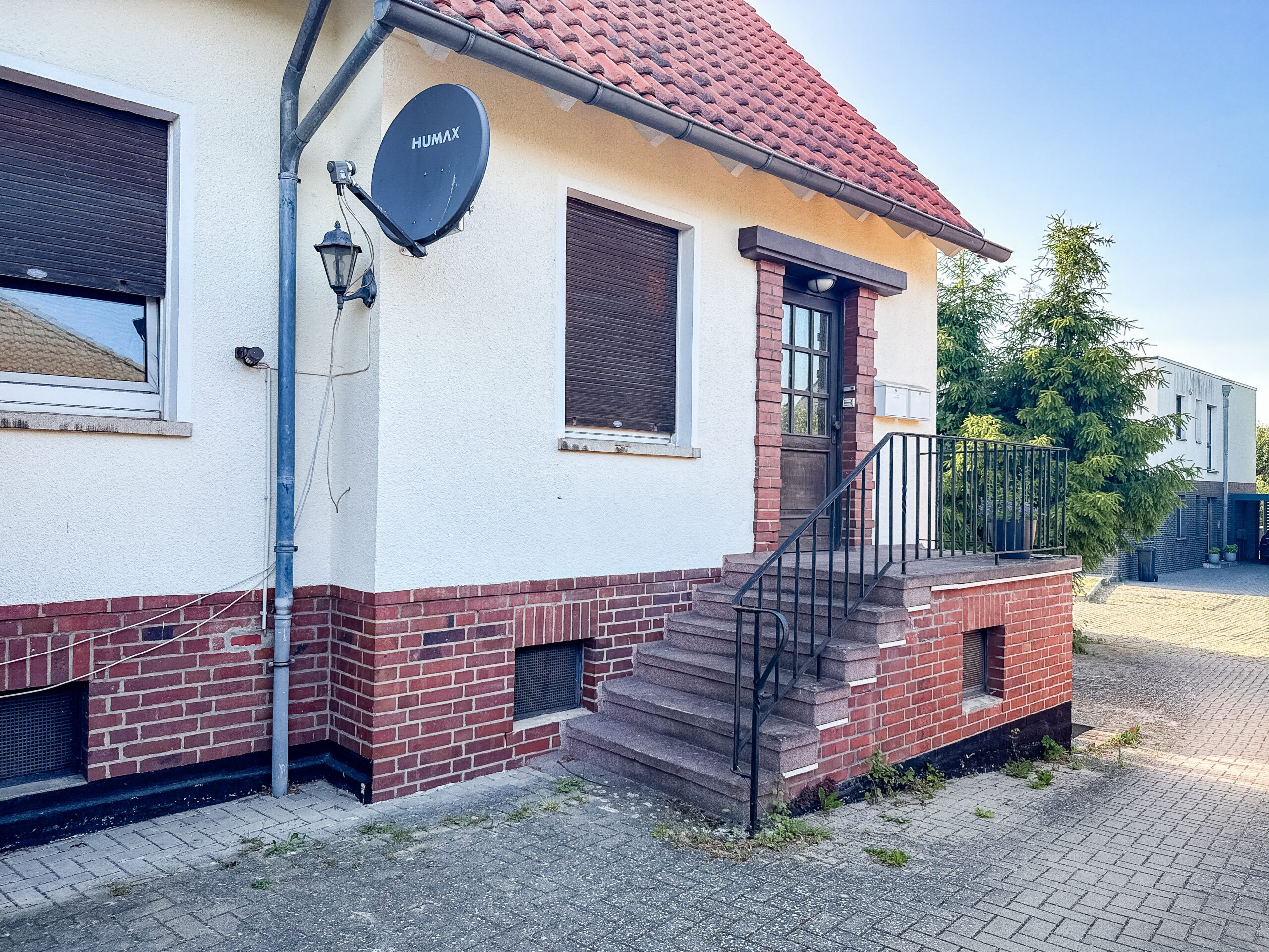 Zweiparteienhaus mit Entwicklungspotenzial – Eigennutzung, Vermietung oder Neubau - Ansicht