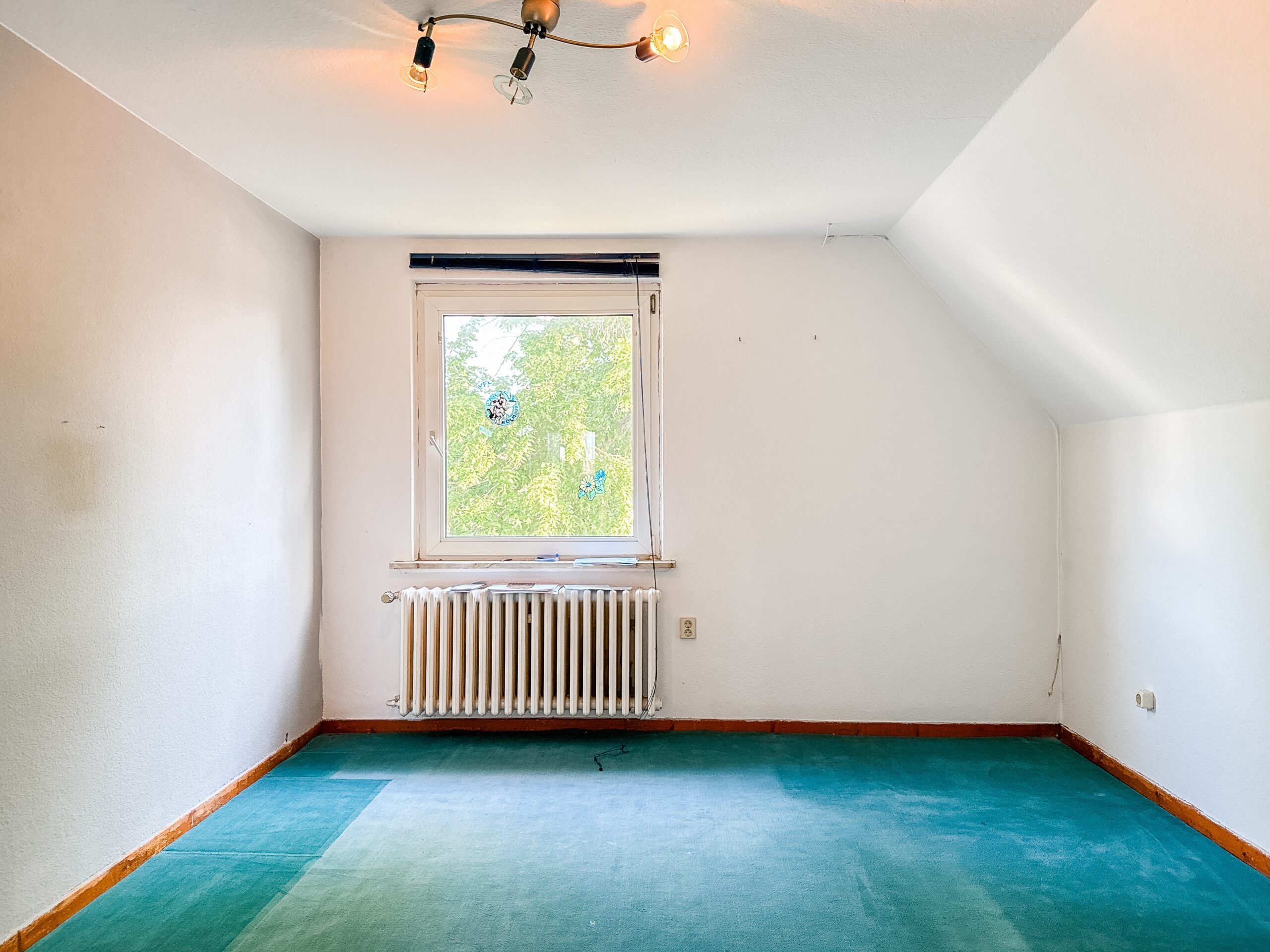 Zweiparteienhaus mit Entwicklungspotenzial – Eigennutzung, Vermietung oder Neubau - Ansicht