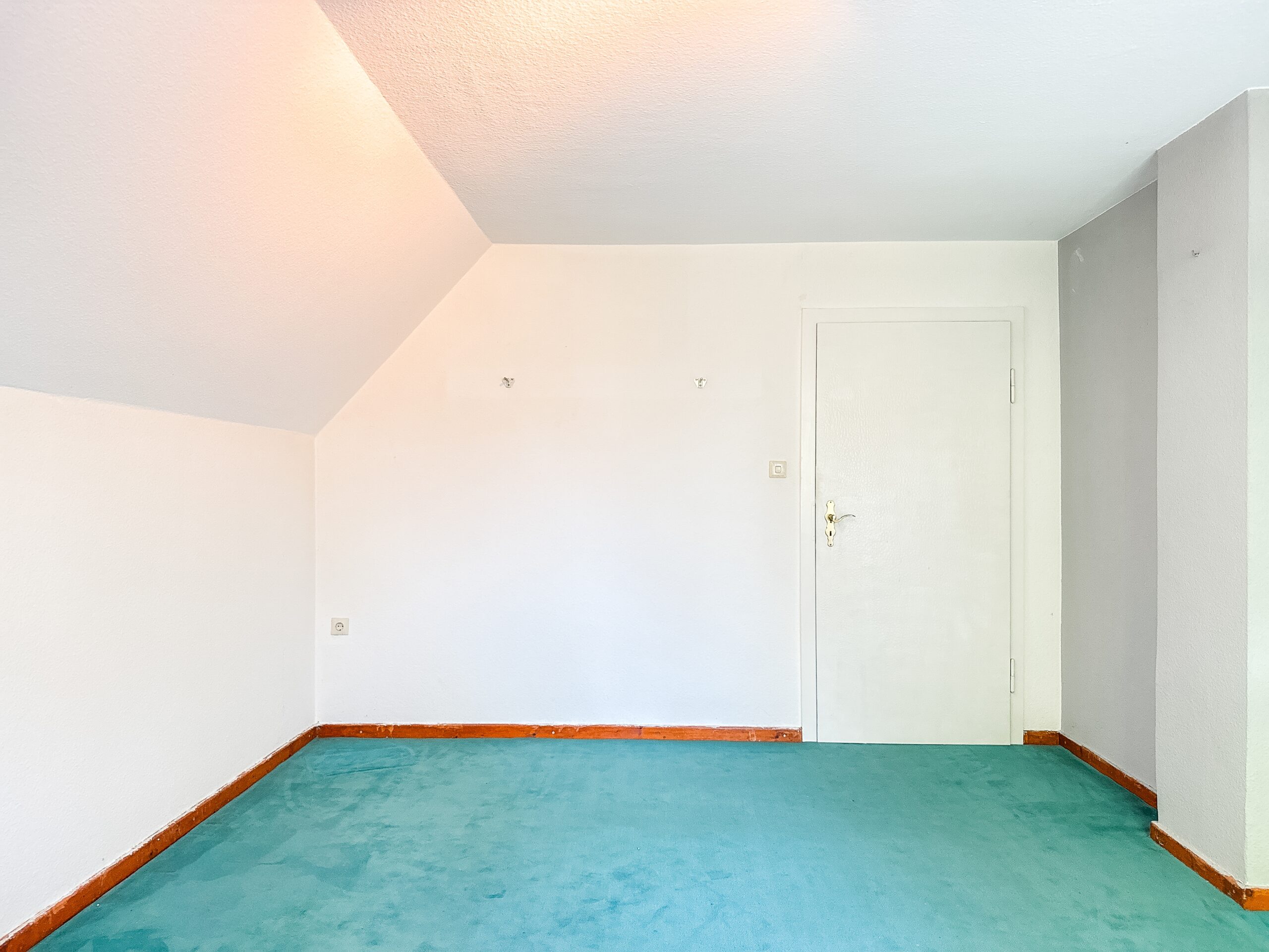 Zweiparteienhaus mit Entwicklungspotenzial – Eigennutzung, Vermietung oder Neubau - Ansicht
