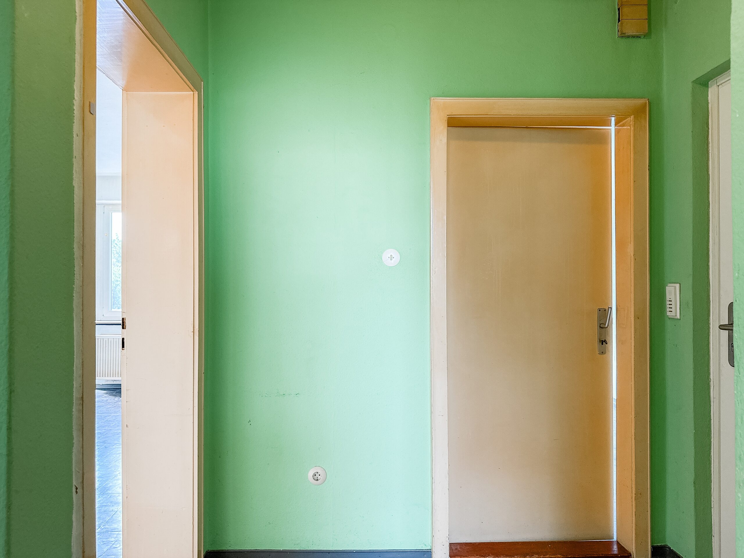 Sanierungsbedürftige 2-Zimmer-Wohnung mit Südbalkon auf Erbbaugrundstück - Ansicht