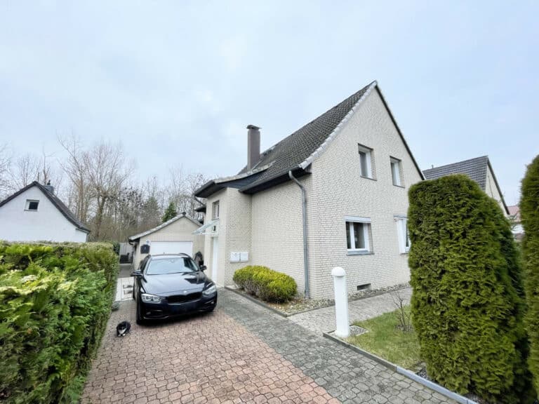 2-Familienhaus mit viel Platz!
